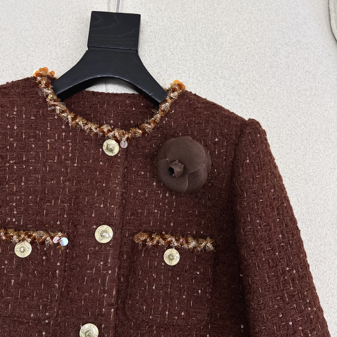 C家 25Ss———秋冬最新款小香风编织粗纺花呢外套🤎 绝美高级编织面料实物超美 立体肌理感精致感满满 