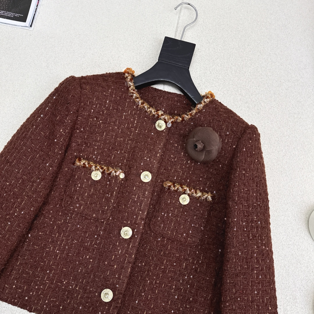 C家 25Ss———秋冬最新款小香风编织粗纺花呢外套🤎 绝美高级编织面料实物超美 立体肌理感精致感满满 