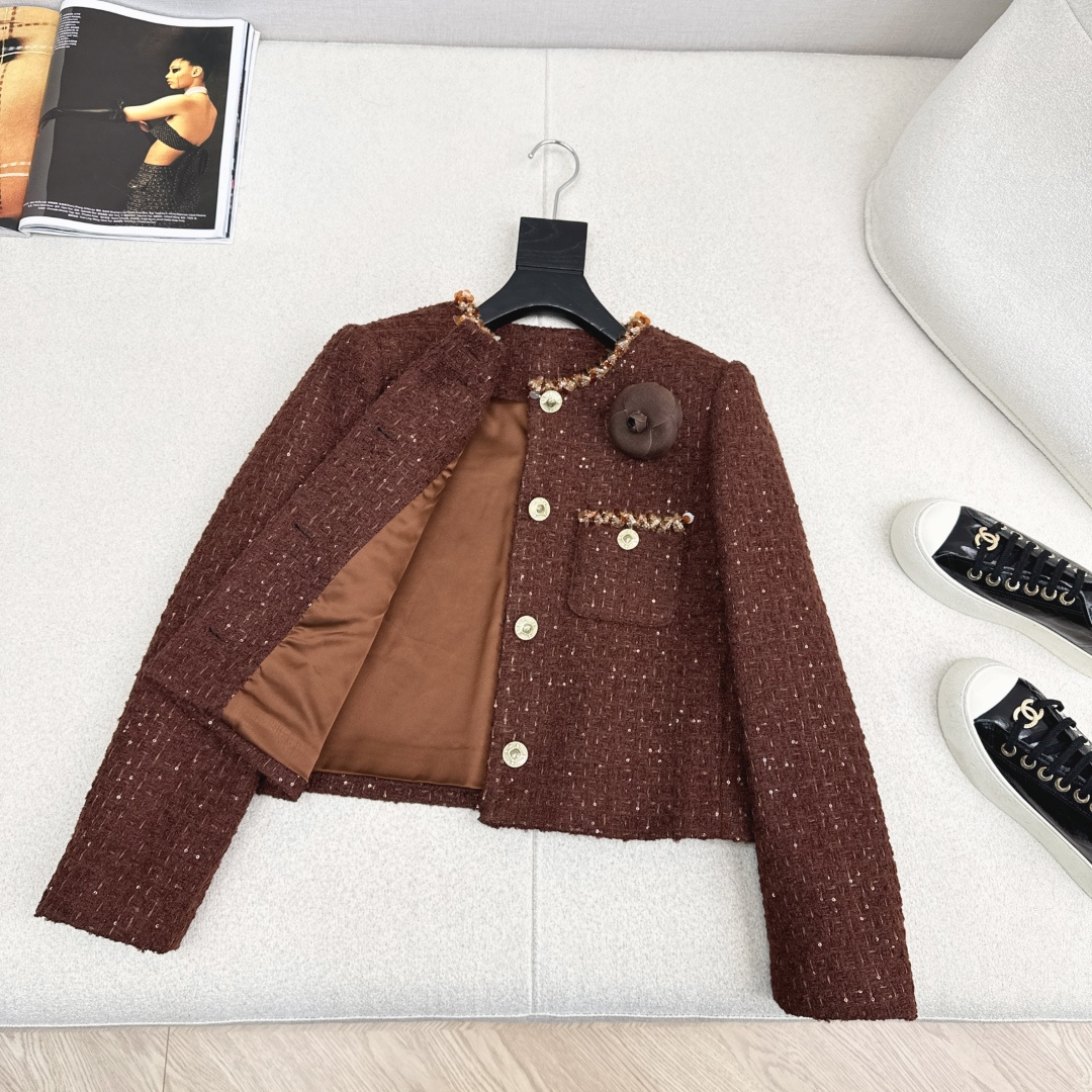 C家 25Ss———秋冬最新款小香风编织粗纺花呢外套🤎 绝美高级编织面料实物超美 立体肌理感精致感满满 