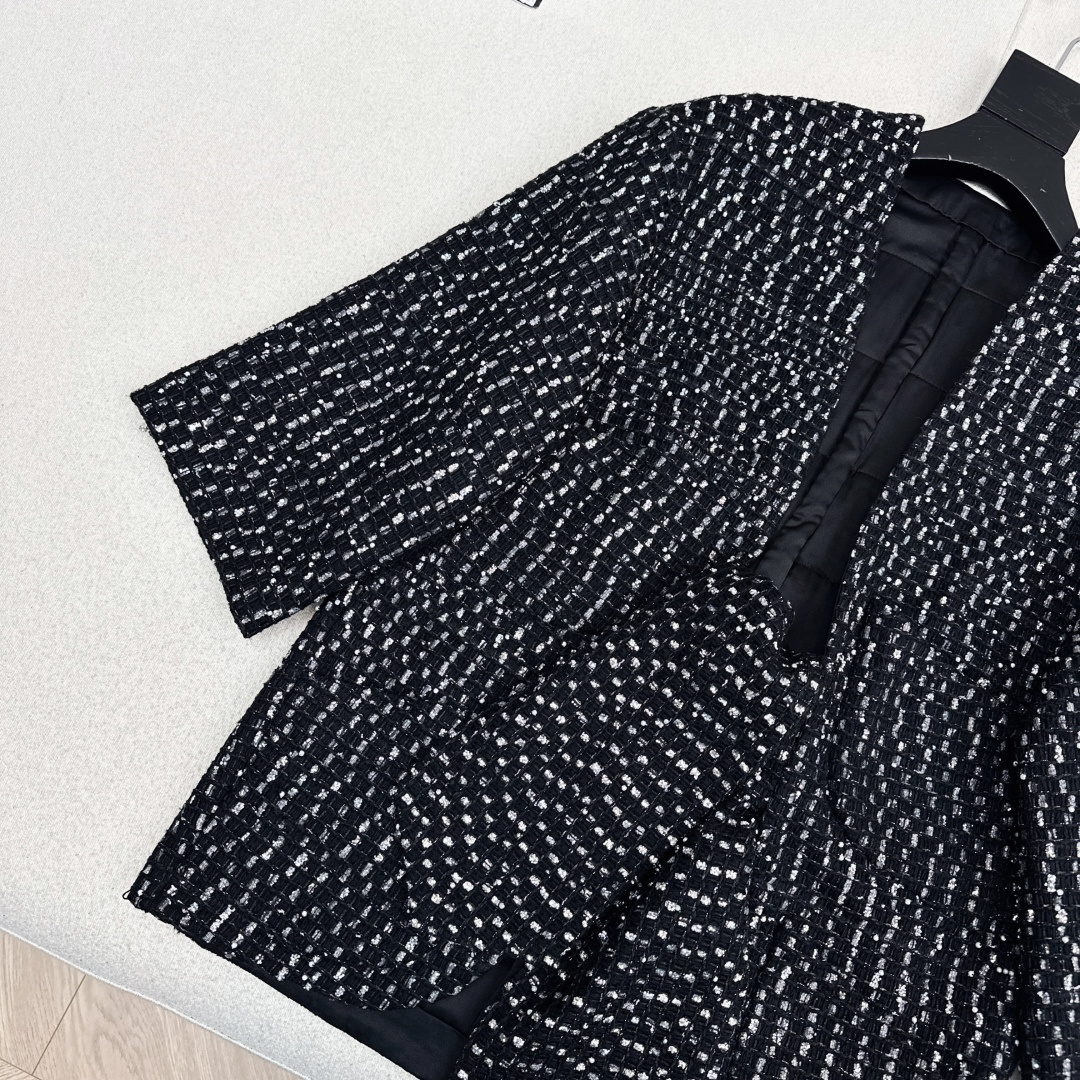 王一博同款 C家 25Ss———秋冬最新款小香风亮片编织绑带装饰外套🖤绝美高级亮片编织面料实物超美 立体