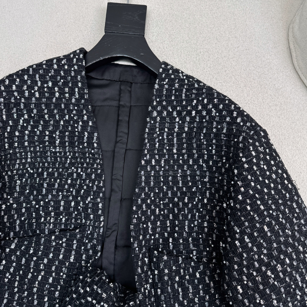 王一博同款 C家 25Ss———秋冬最新款小香风亮片编织绑带装饰外套🖤绝美高级亮片编织面料实物超美 立体
