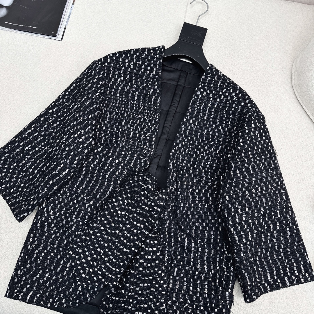 王一博同款 C家 25Ss———秋冬最新款小香风亮片编织绑带装饰外套🖤绝美高级亮片编织面料实物超美 立体