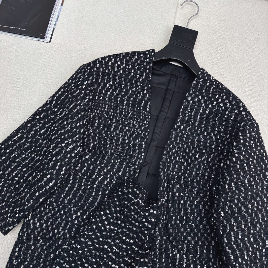 王一博同款 C家 25Ss———秋冬最新款小香风亮片编织绑带装饰外套🖤绝美高级亮片编织面料实物超美 立体