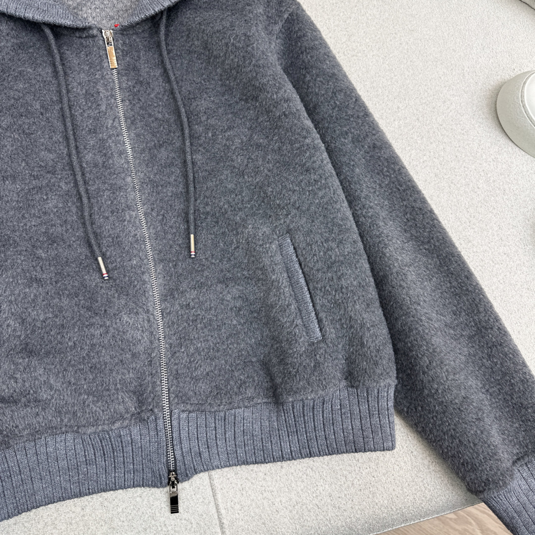 特价🉐️❗️现货齐码❗️不退不换❗️爆单款推荐 TB 25Ss————秋冬最新款毛呢连帽棒球服外套🩶随性