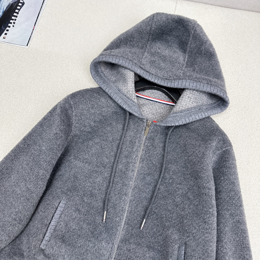 特价🉐️❗️现货齐码❗️不退不换❗️爆单款推荐 TB 25Ss————秋冬最新款毛呢连帽棒球服外套🩶随性