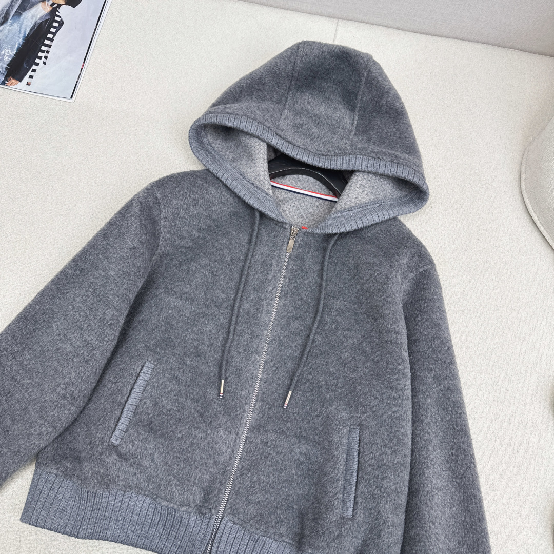 特价🉐️❗️现货齐码❗️不退不换❗️爆单款推荐 TB 25Ss————秋冬最新款毛呢连帽棒球服外套🩶随性