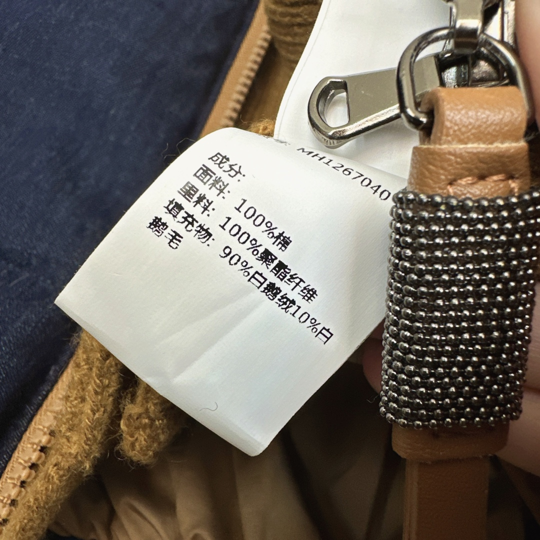 特价🉐️ ❗️现货齐码❗️不退不换❗️独家款～ Bc 25Ss———秋冬最新款假两件设计连帽短款羽绒外套