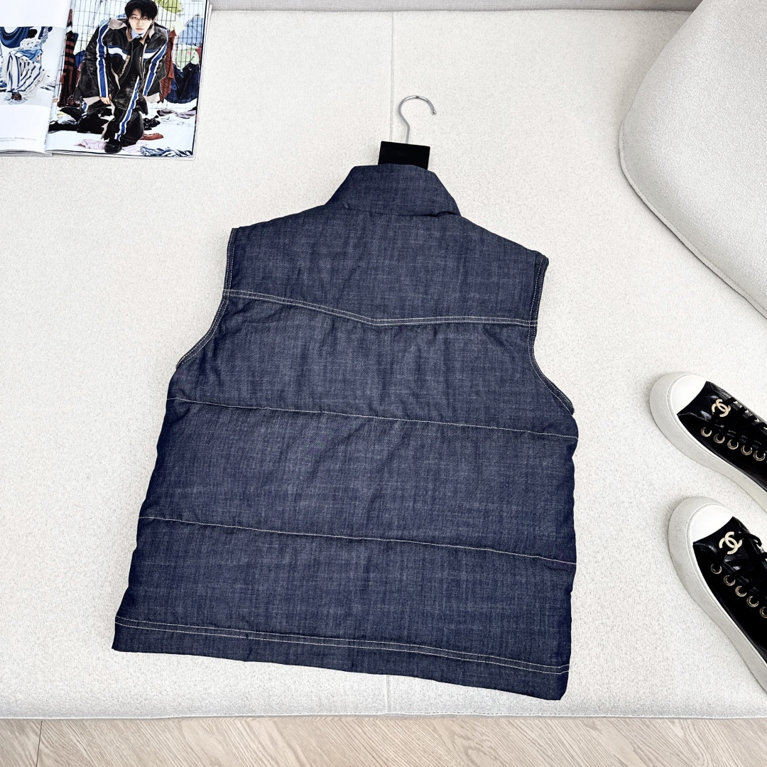 特价🉐️❗️现货齐码❗️不退不换❗️独家首发 Mc 25Ss————秋冬最新款牛仔立领羽绒马甲外套🩵原版