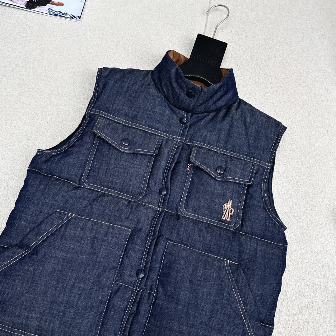 特价🉐️❗️现货齐码❗️不退不换❗️独家首发 Mc 25Ss————秋冬最新款牛仔立领羽绒马甲外套🩵原版