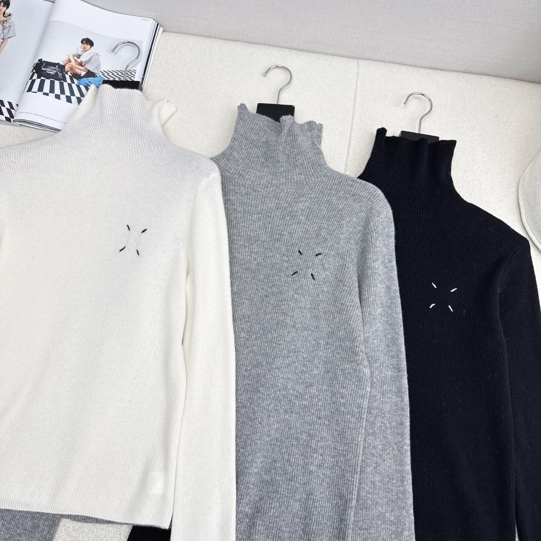 Elegant Wool Blend Turtleneck Top - Slim Fit, Color Block Design 3 cmp i1764608161779 7227 0 1