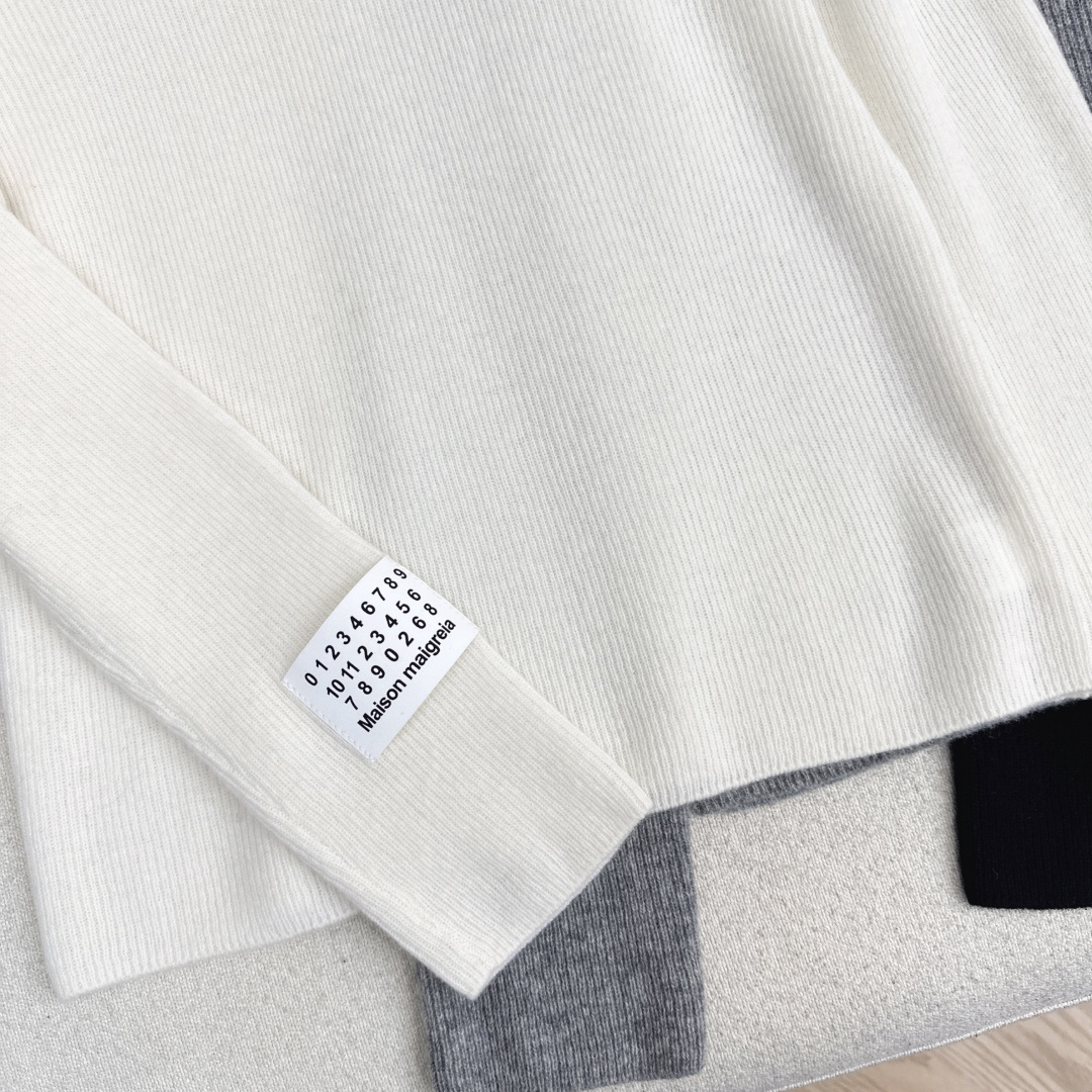 Elegant Wool Blend Turtleneck Top - Slim Fit, Color Block Design 5 cmp i1764608161781 202 0 3