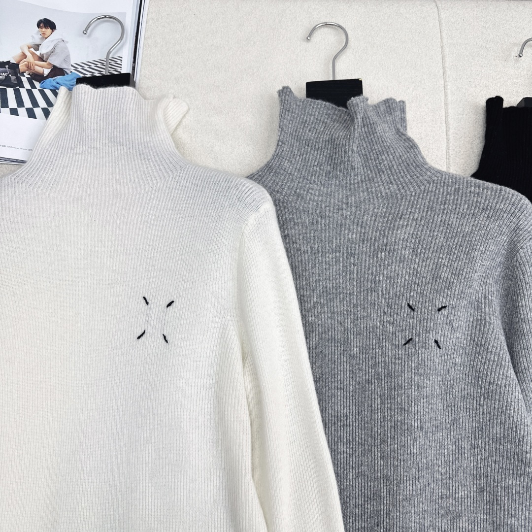 Elegant Wool Blend Turtleneck Top - Slim Fit, Color Block Design 4 cmp i1764608165182 5456 0 2