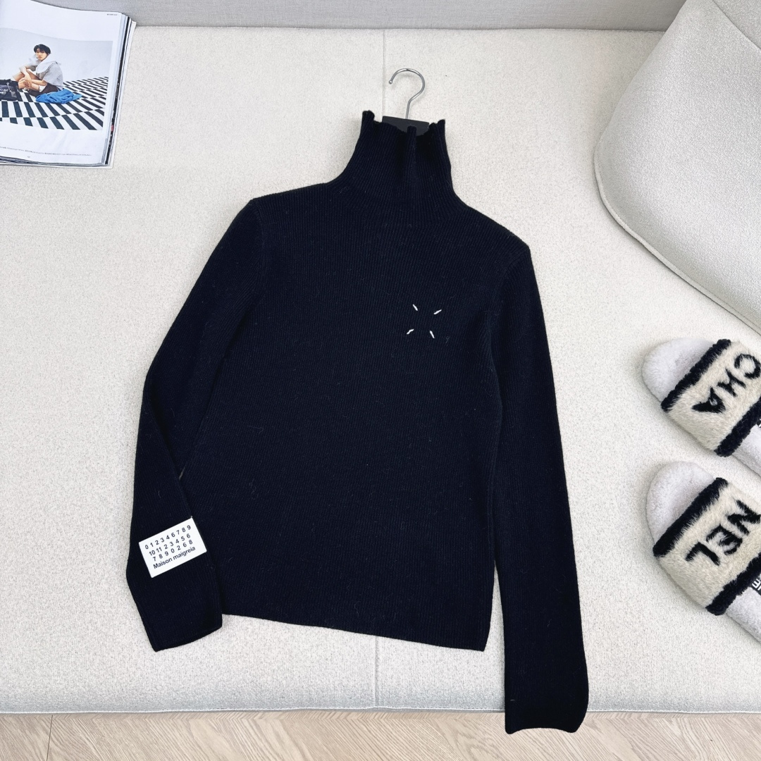 Elegant Wool Blend Turtleneck Top - Slim Fit, Color Block Design 8 cmp i1764608165192 7475 0 6