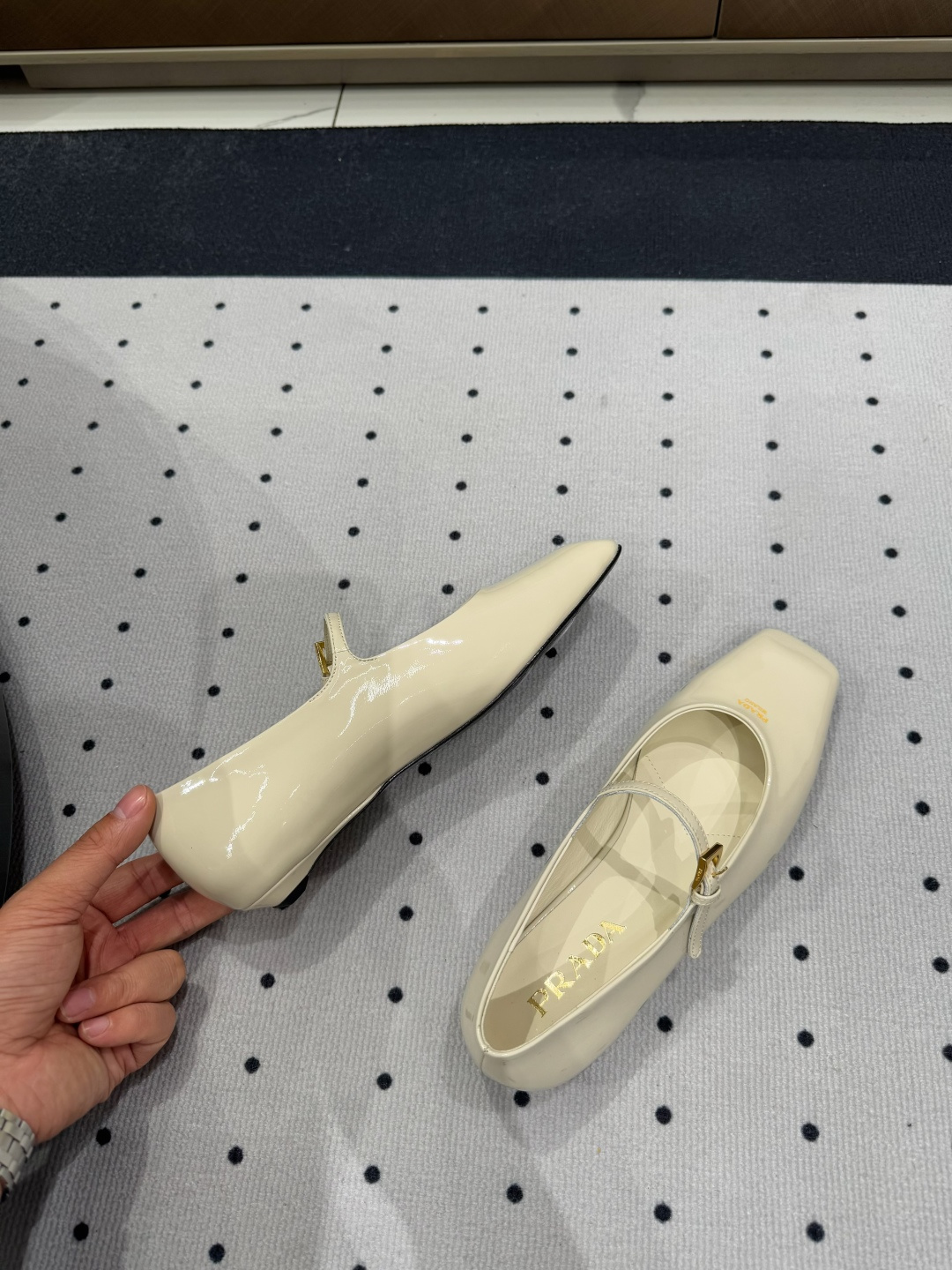 Prada 𝒑𝒓𝒂𝒅𝒂 𝟐𝟓 𝑭𝑾 早春新品