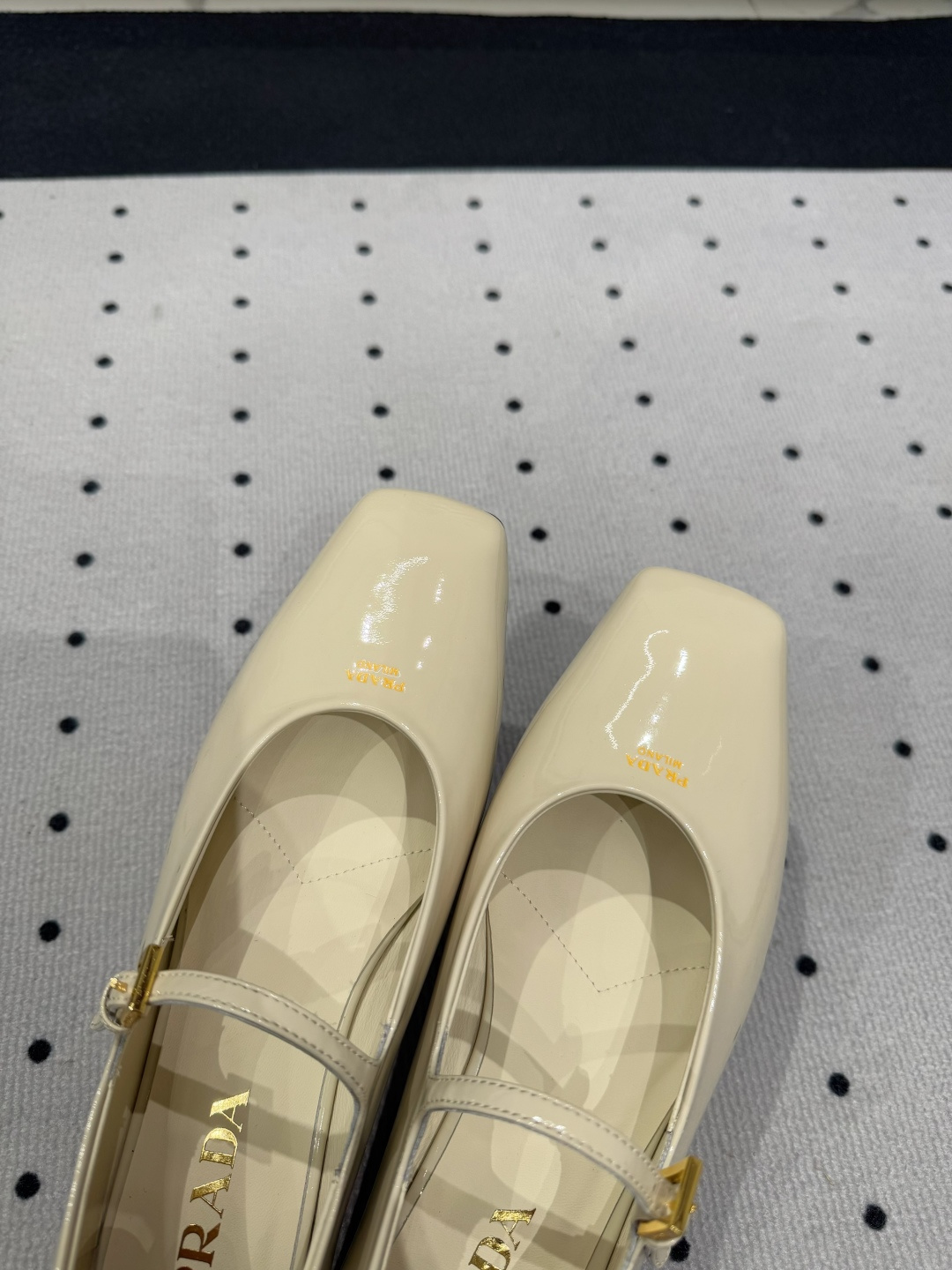 Prada 𝒑𝒓𝒂𝒅𝒂 𝟐𝟓 𝑭𝑾 早春新品