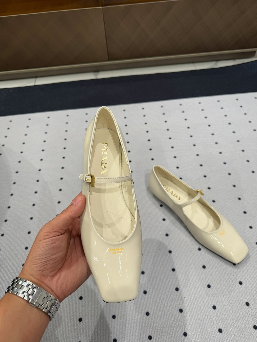 Prada 𝒑𝒓𝒂𝒅𝒂 𝟐𝟓 𝑭𝑾 早春新品