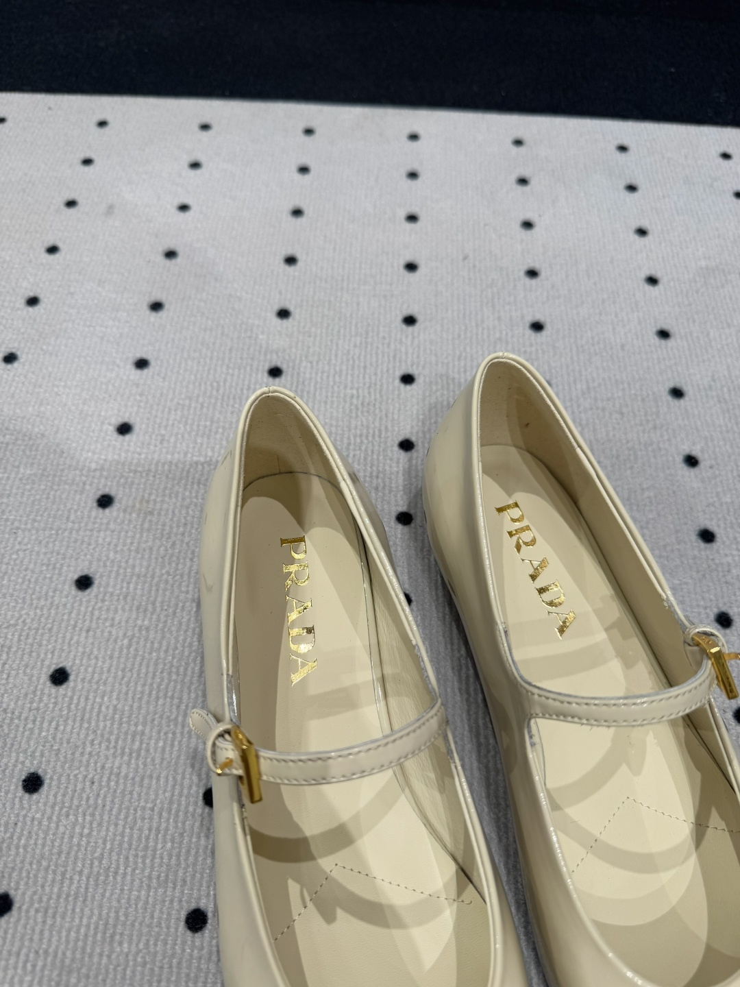 Prada 𝒑𝒓𝒂𝒅𝒂 𝟐𝟓 𝑭𝑾 早春新品