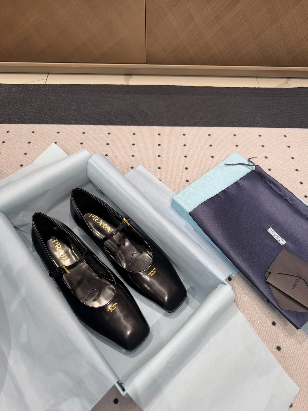 Prada 𝒑𝒓𝒂𝒅𝒂 𝟐𝟓 𝑭𝑾 早春新品