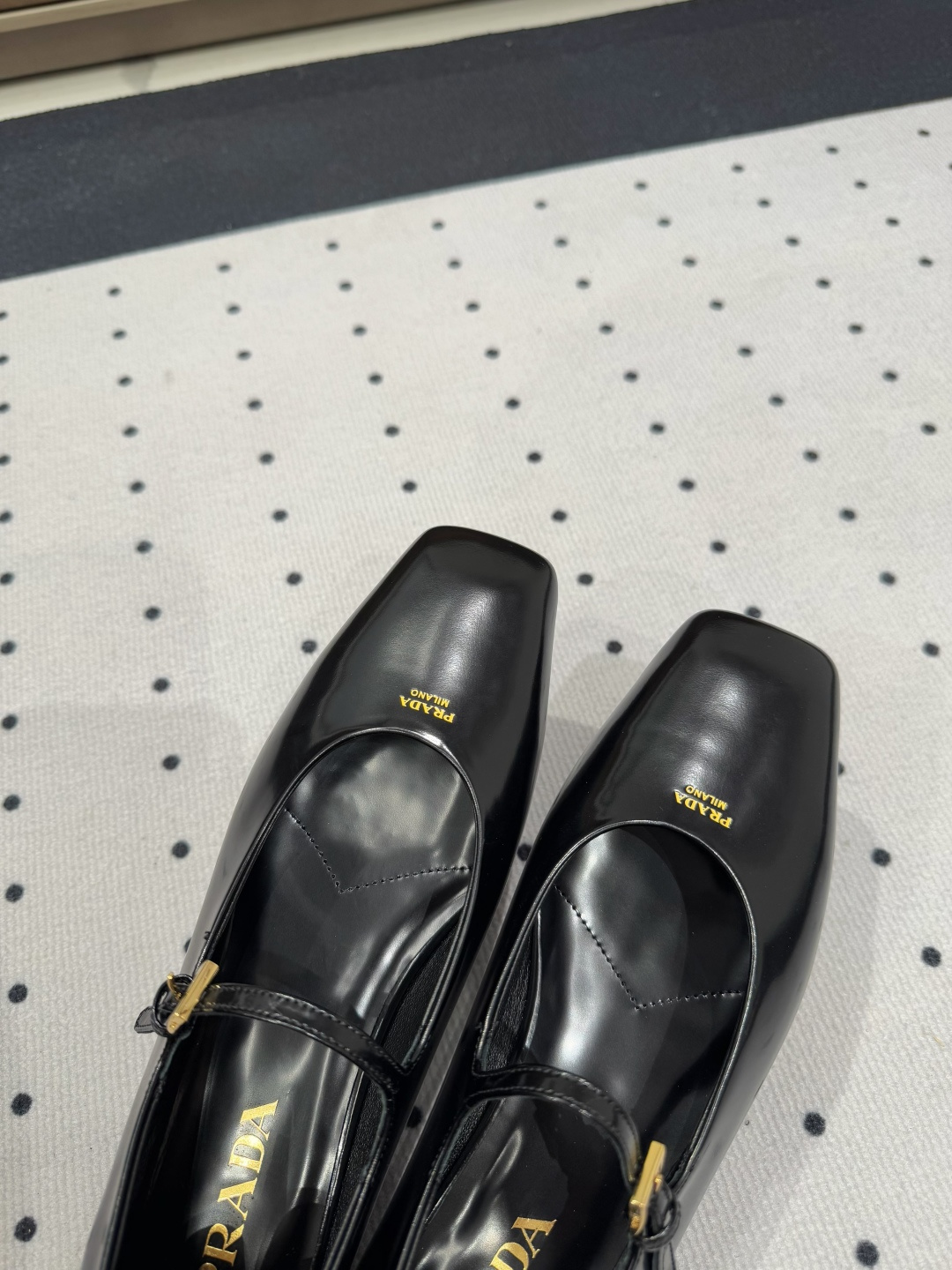 Prada 𝒑𝒓𝒂𝒅𝒂 𝟐𝟓 𝑭𝑾 早春新品