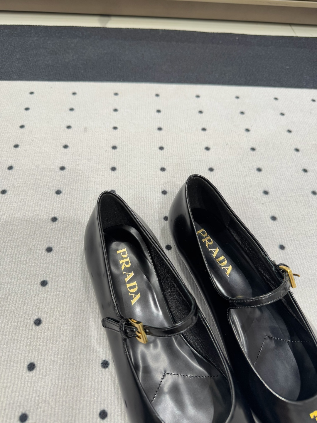 Prada 𝒑𝒓𝒂𝒅𝒂 𝟐𝟓 𝑭𝑾 早春新品