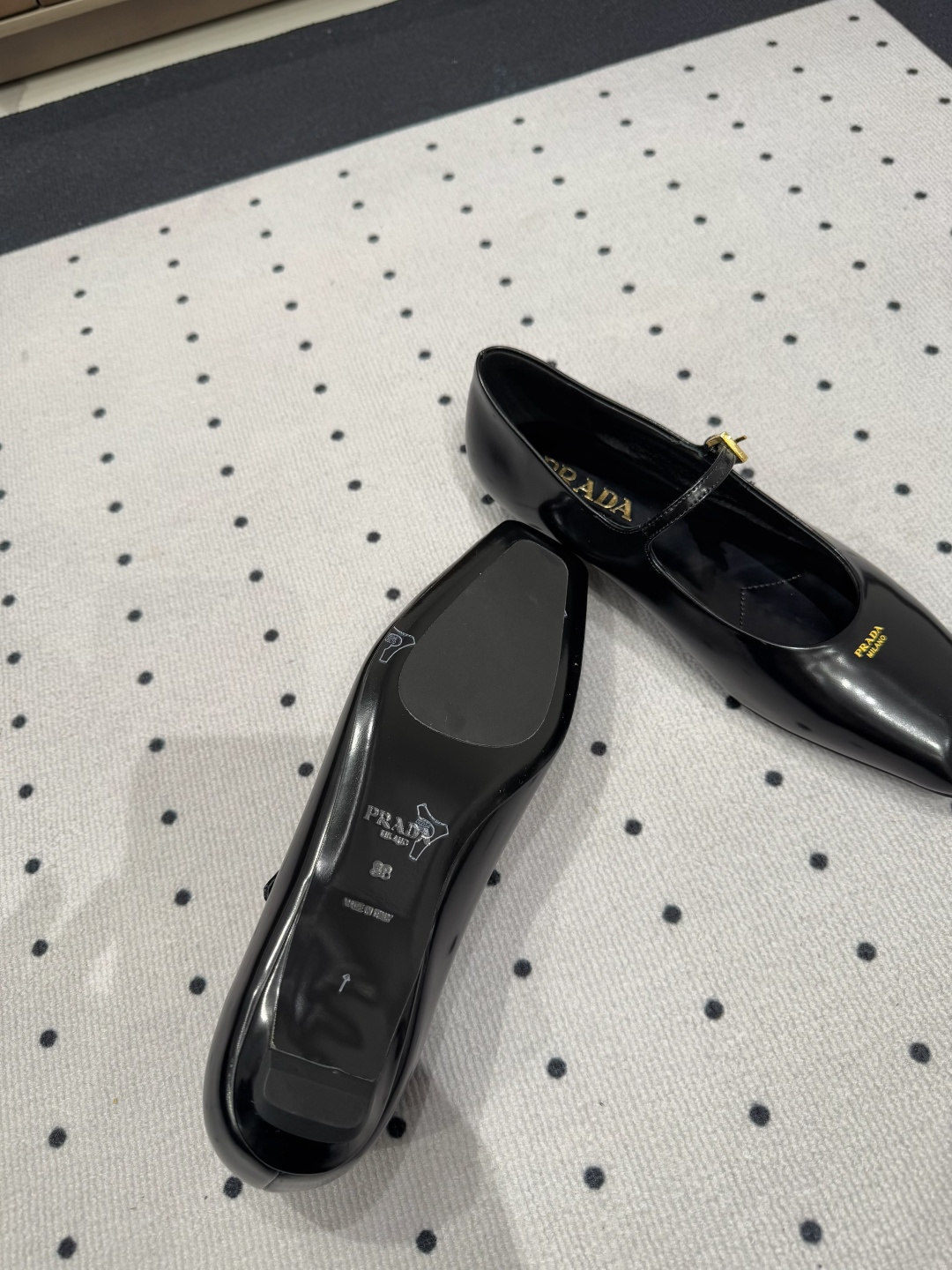 Prada 𝒑𝒓𝒂𝒅𝒂 𝟐𝟓 𝑭𝑾 早春新品