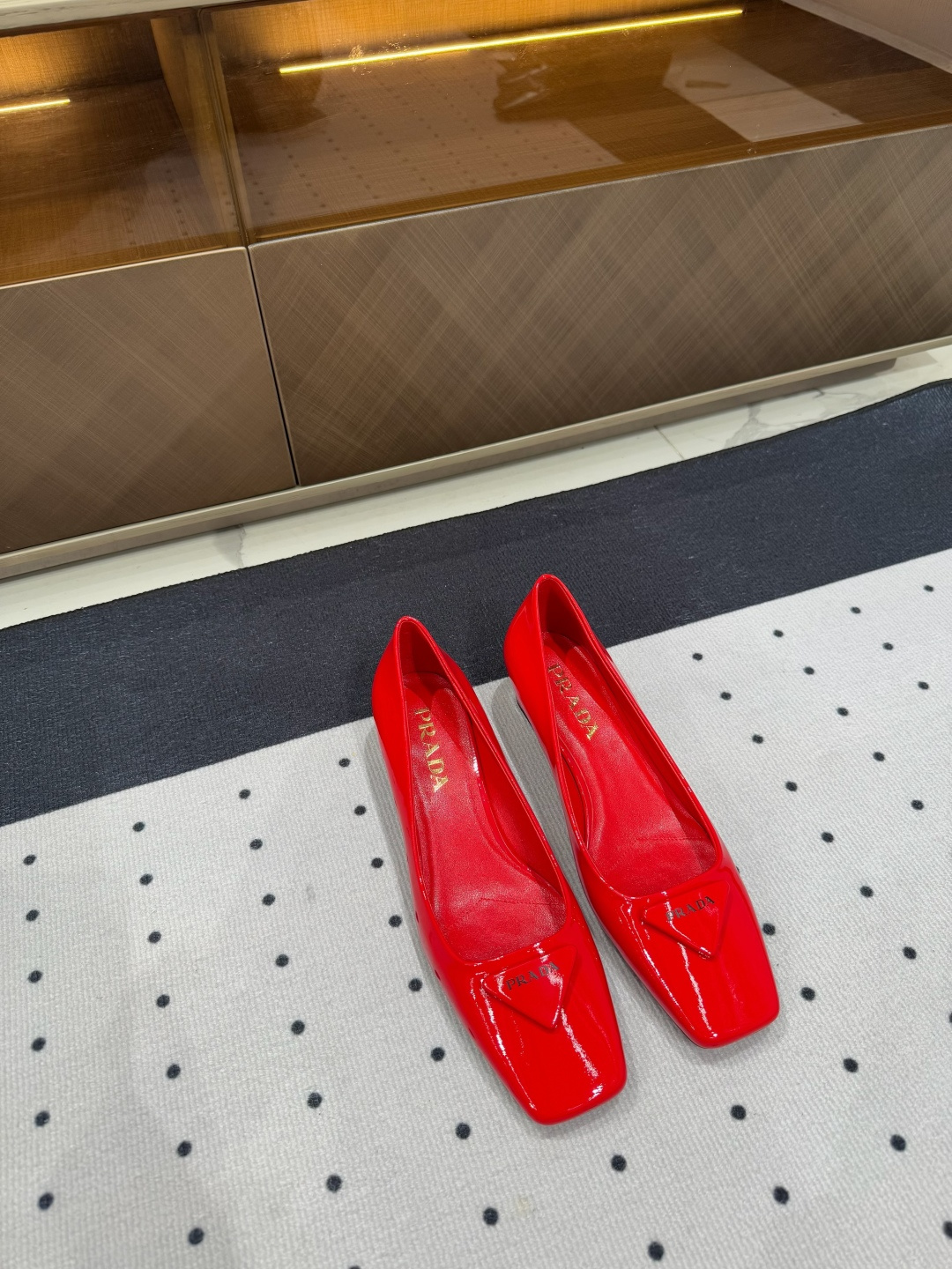 Prada 𝒑𝒓𝒂𝒅𝒂 𝟐𝟓 𝑭𝑾 早春新品