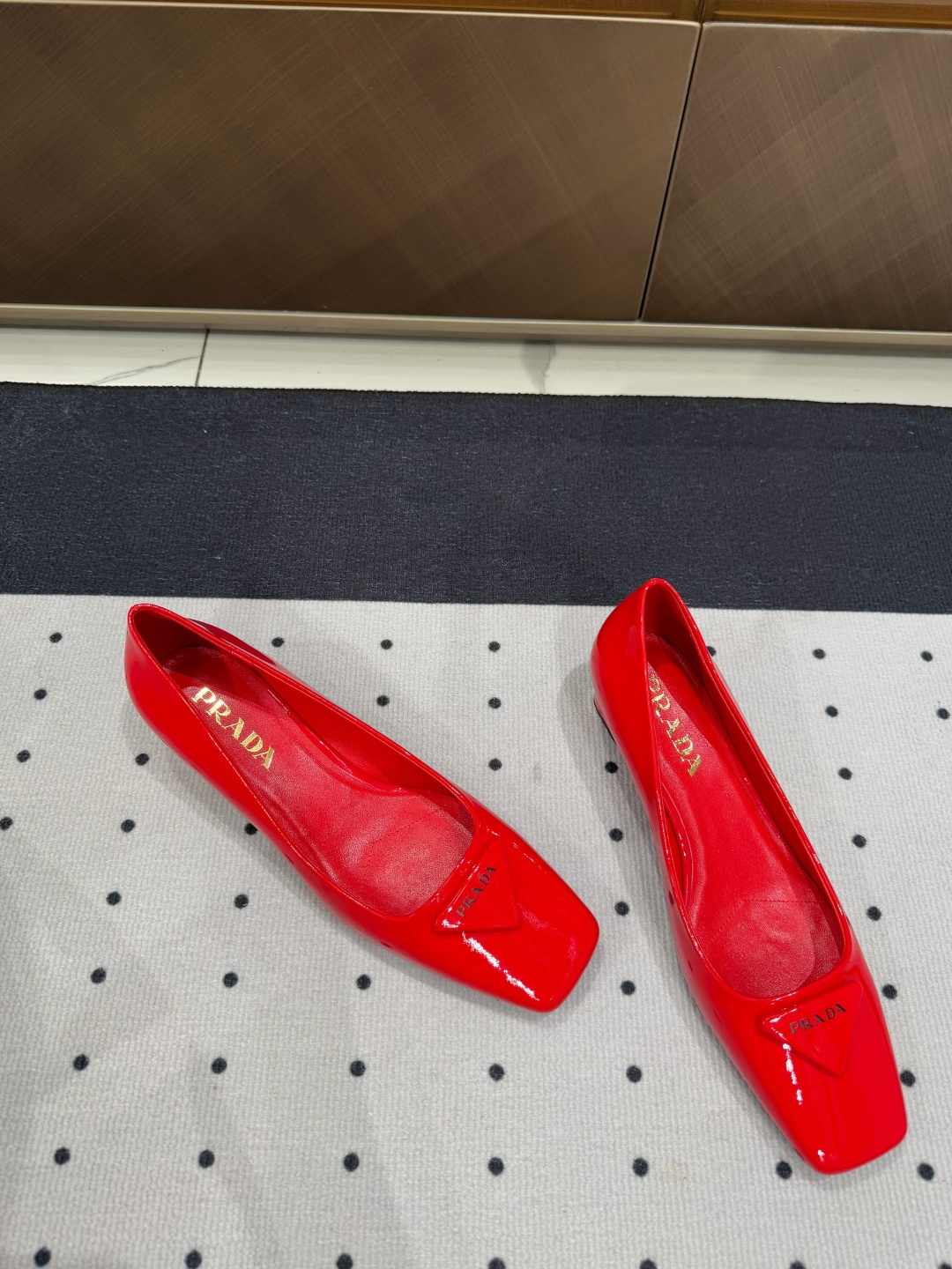 Prada 𝒑𝒓𝒂𝒅𝒂 𝟐𝟓 𝑭𝑾 早春新品