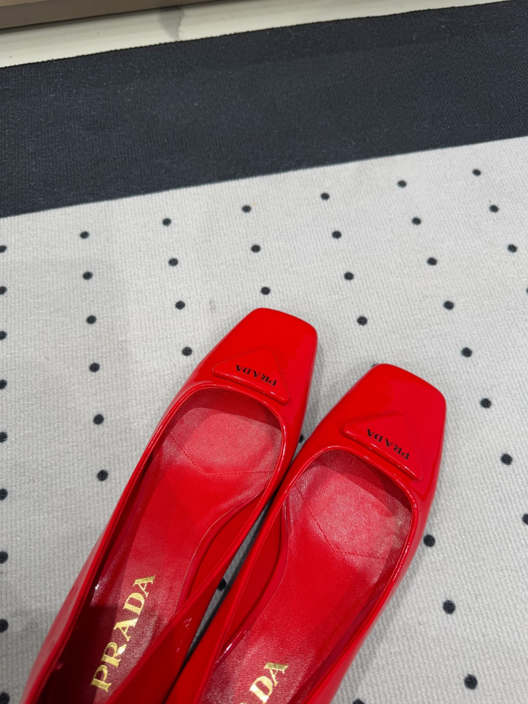 Prada 𝒑𝒓𝒂𝒅𝒂 𝟐𝟓 𝑭𝑾 早春新品