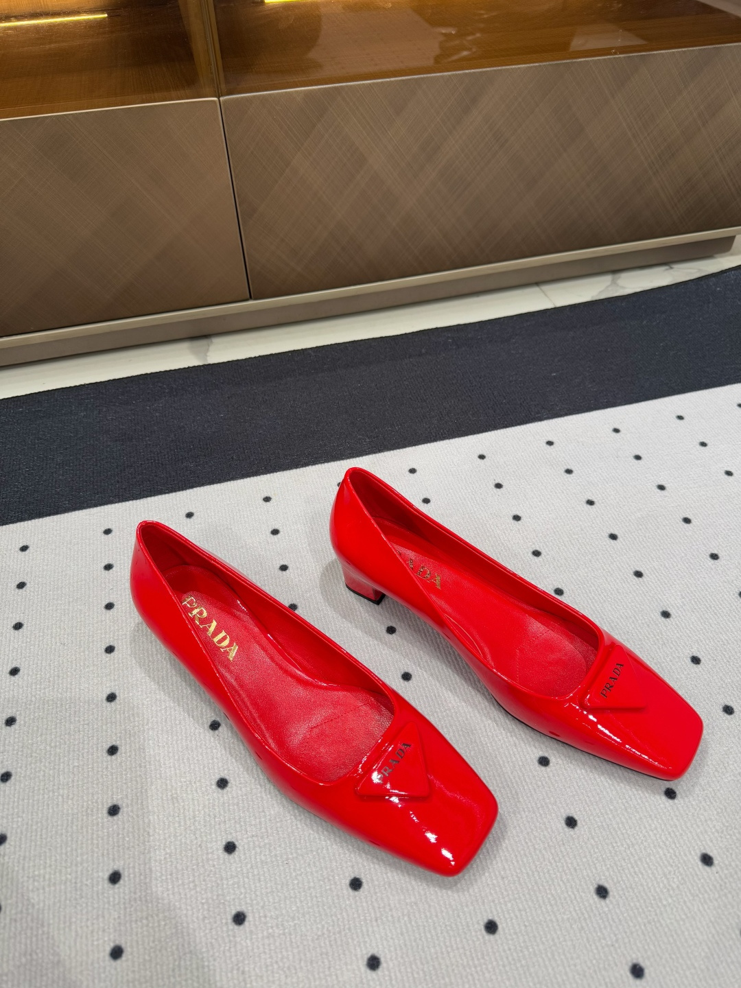 Prada 𝒑𝒓𝒂𝒅𝒂 𝟐𝟓 𝑭𝑾 早春新品