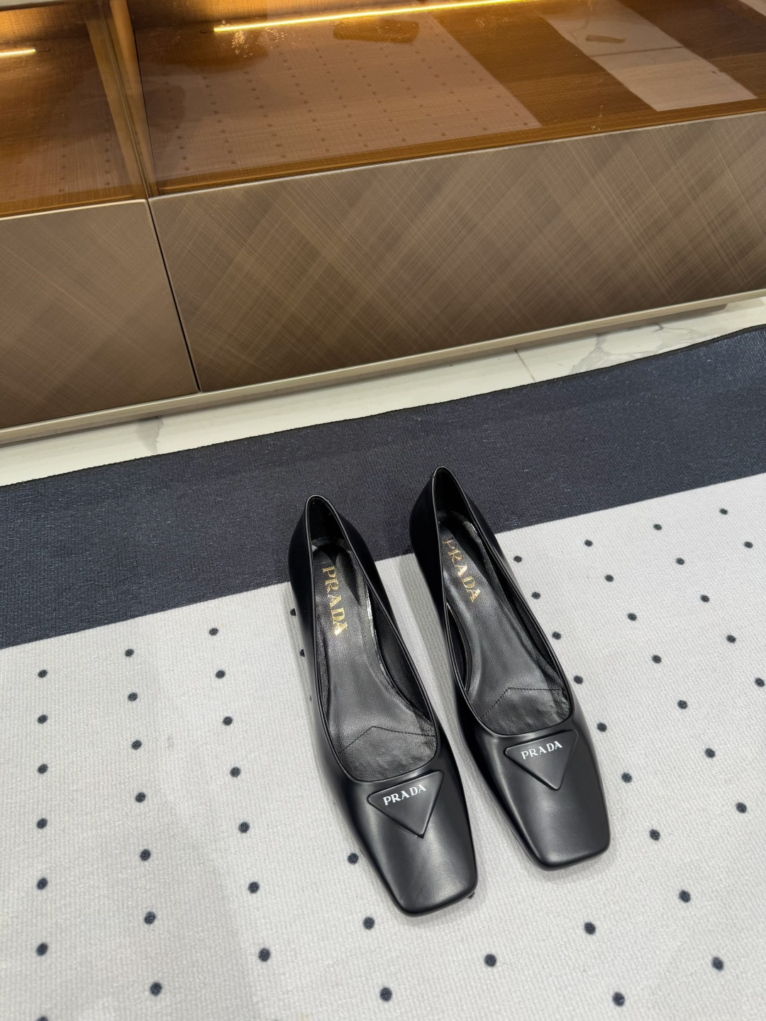 Prada 𝒑𝒓𝒂𝒅𝒂 𝟐𝟓 𝑭𝑾 早春新品