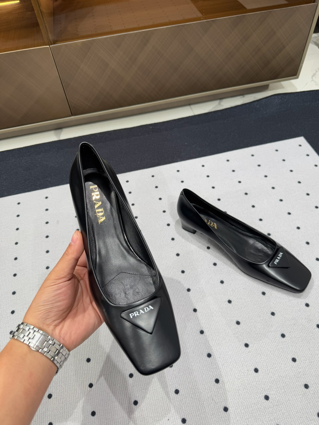 Prada 𝒑𝒓𝒂𝒅𝒂 𝟐𝟓 𝑭𝑾 早春新品