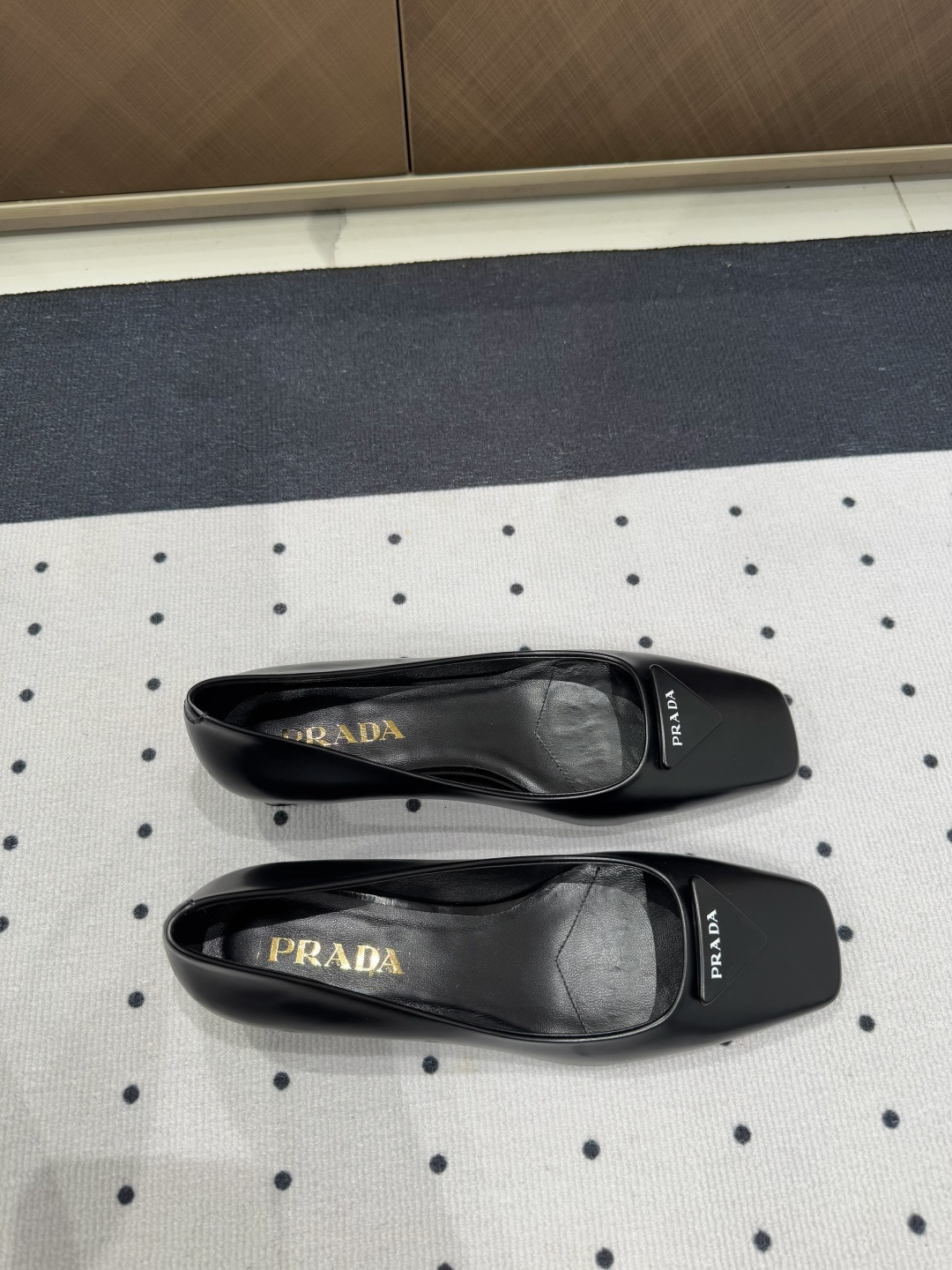Prada 𝒑𝒓𝒂𝒅𝒂 𝟐𝟓 𝑭𝑾 早春新品