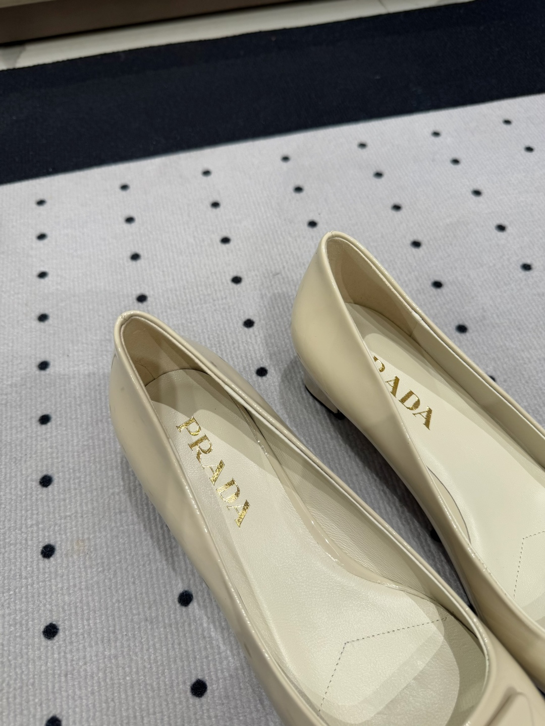 Prada 𝒑𝒓𝒂𝒅𝒂 𝟐𝟓 𝑭𝑾 早春新品