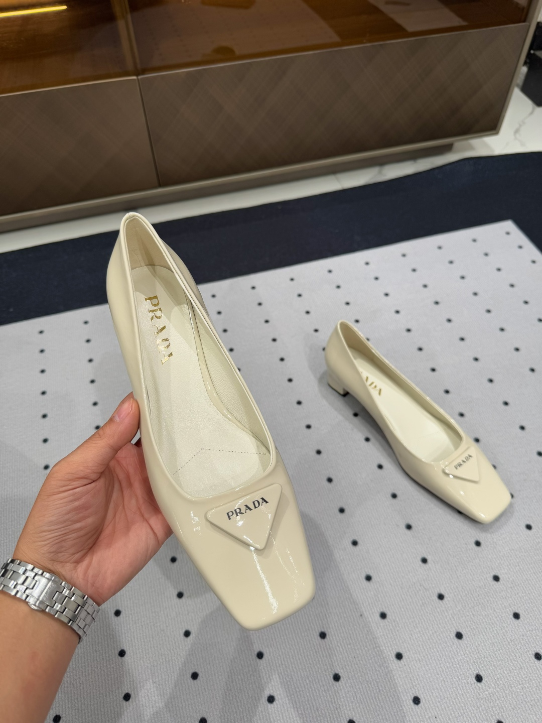 Prada 𝒑𝒓𝒂𝒅𝒂 𝟐𝟓 𝑭𝑾 早春新品