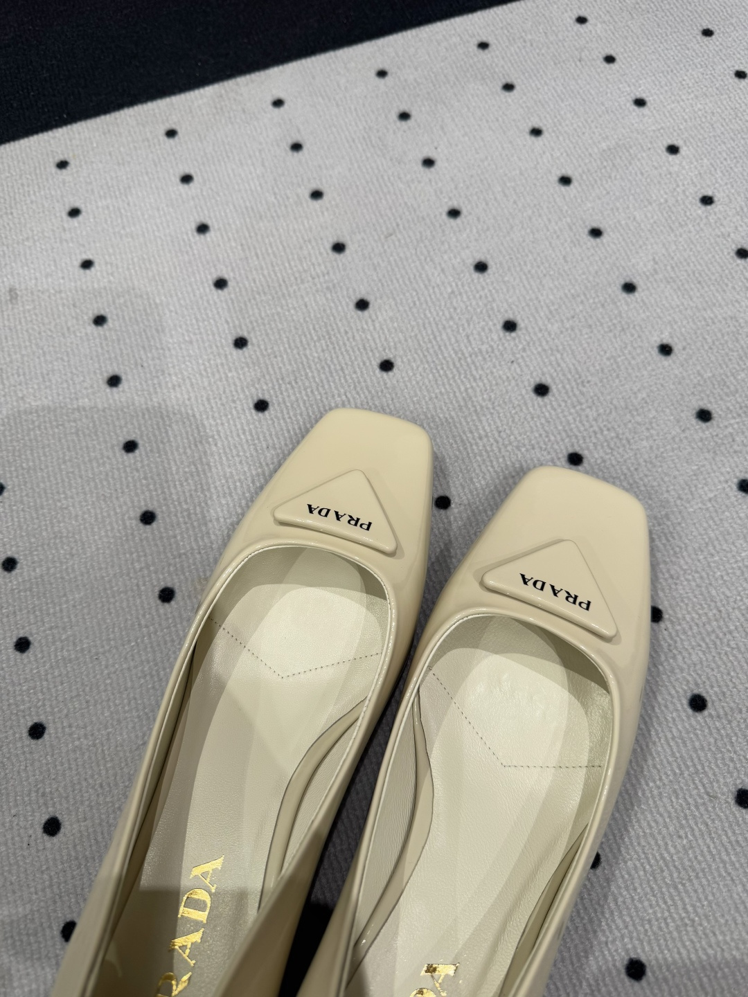 Prada 𝒑𝒓𝒂𝒅𝒂 𝟐𝟓 𝑭𝑾 早春新品