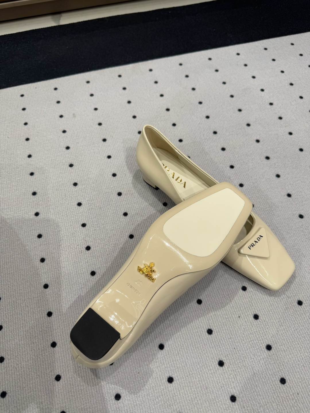 Prada 𝒑𝒓𝒂𝒅𝒂 𝟐𝟓 𝑭𝑾 早春新品