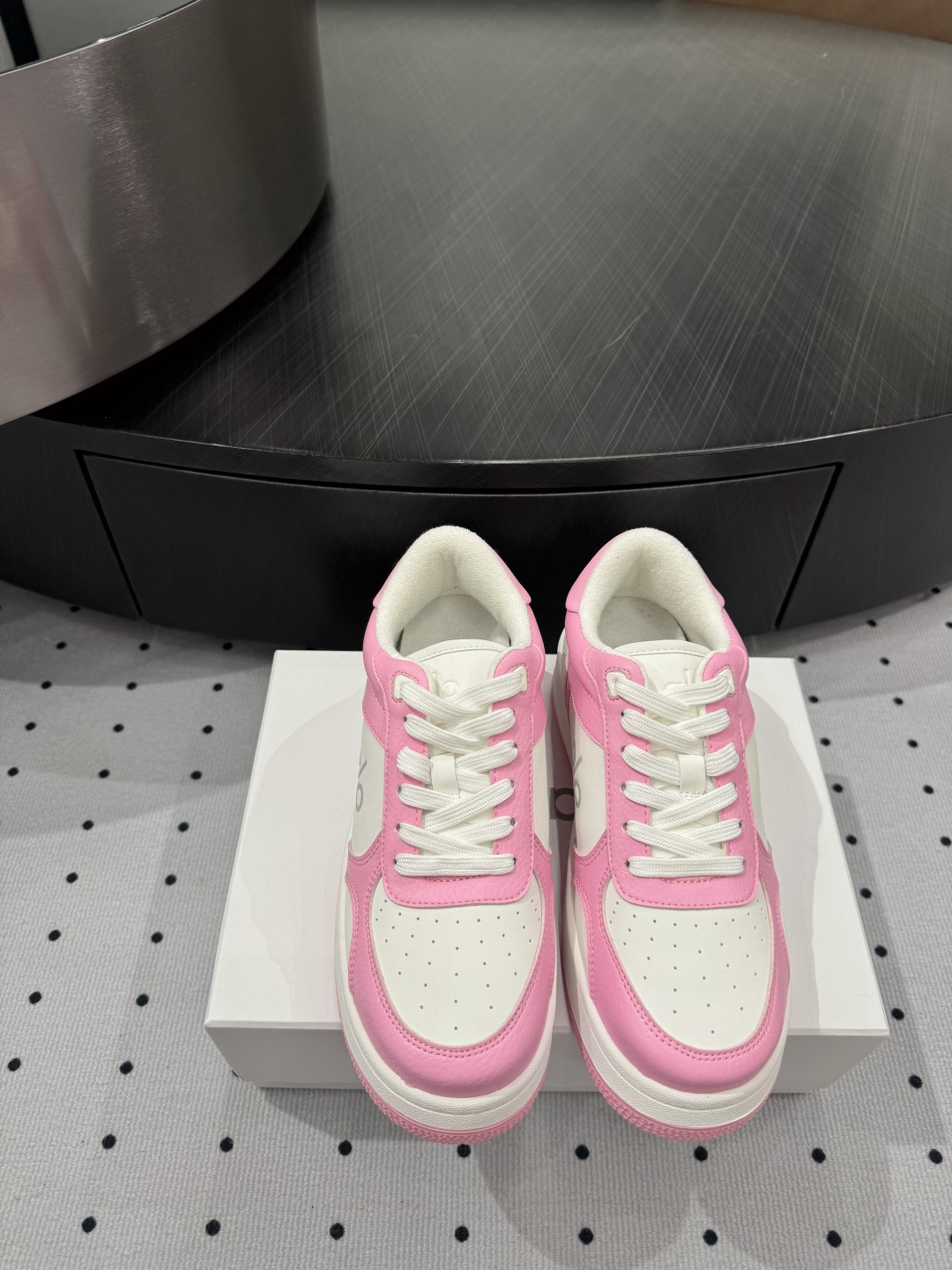 NO:234171,New products are available in hot products, fabric, environmentally friendly leather, inner, sheepskin, sole, rubber molded drip sole, elegant style, create a different feeling, heel height 2.5 cm, counter packaging, simple and elegant style!  show bdetails ———————————— size. ｜35-39 (40 customization), casual shoes/sneakers, sneakers, sheepskin19860909爆款上新 面料 环保皮  内里 羊皮 鞋底 橡胶成型滴底  优雅风格 创造不一样的感觉 跟高 2.5 cm 专柜包装 简约气质款式！ show bdetails ———————————— size. ｜35-39（40 定制）,休闲鞋/运动鞋,sneakers,sheepskin,Women's Shoes