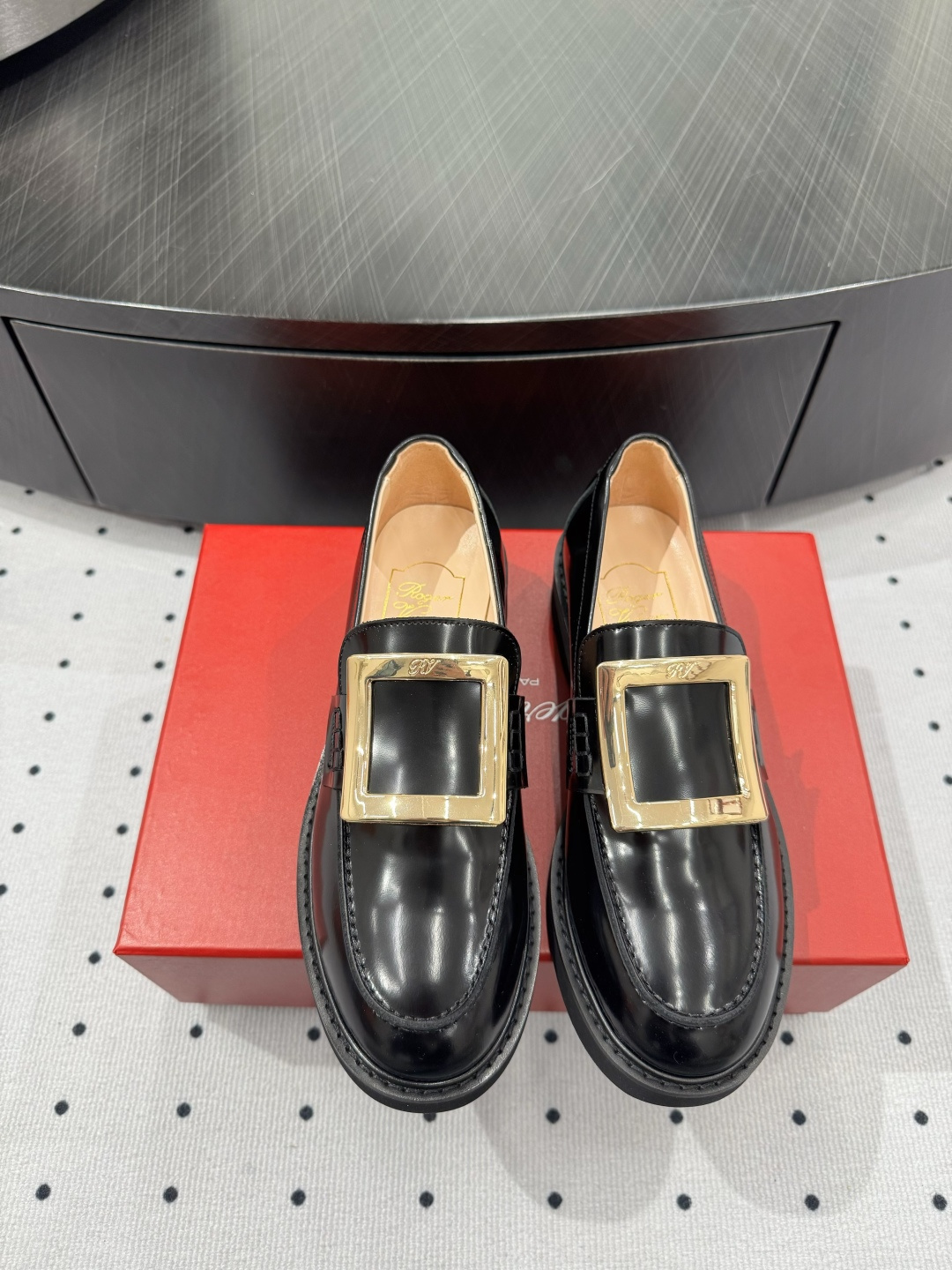 NO:235252,Brand new upgraded fabric, edge beads, inner sheepskin, sole, foam sole, elegant style, create a different feeling, heel height 3 cm, counter packaging, simple and elegant style!  show bdetails ———————————— size. ｜35-39 (40 41 customization), loafers, loafers, sheepskin19860909全新升级 面料 开边珠 内里 羊皮 鞋底 发泡底 优雅风格 创造不一样的感觉 跟高 3 cm 专柜包装 简约气质款式！ show bdetails ———————————— size. ｜35-39（40 41 定制）,乐福鞋,loafers,sheepskin,Women's Shoes