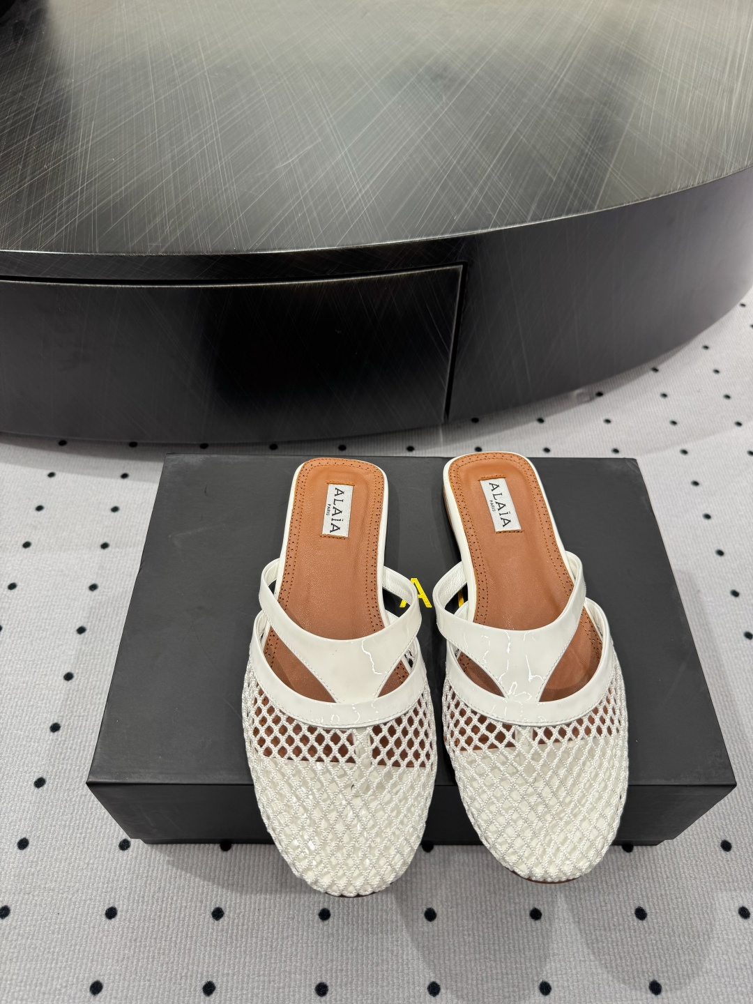 NO:238158,New ballet flat shoes ★Fabric, mesh, inner sheepskin, sole, cowhide sole, packaging original small suitcase, elegant style, create a different feeling, heel height 1cm, simple and elegant style!  Top show bdetails in the market ———————————— ⊿size. ｜35-40 (40 custom made non-return and exchange), semi-drag, flats, cowhide, sheepskin19860909新品芭蕾舞平底鞋 ★面料 网面 内里羊皮 鞋底牛皮底 包装原版小皮箱 优雅风格 创造不一样的感觉 跟高1cm 简约气质款式！ 市场顶级 show bdetails ————————————  ⊿size. ｜35-40（40 定做不退换）,半拖,flats,cowhide,sheepskin,Women's Shoes