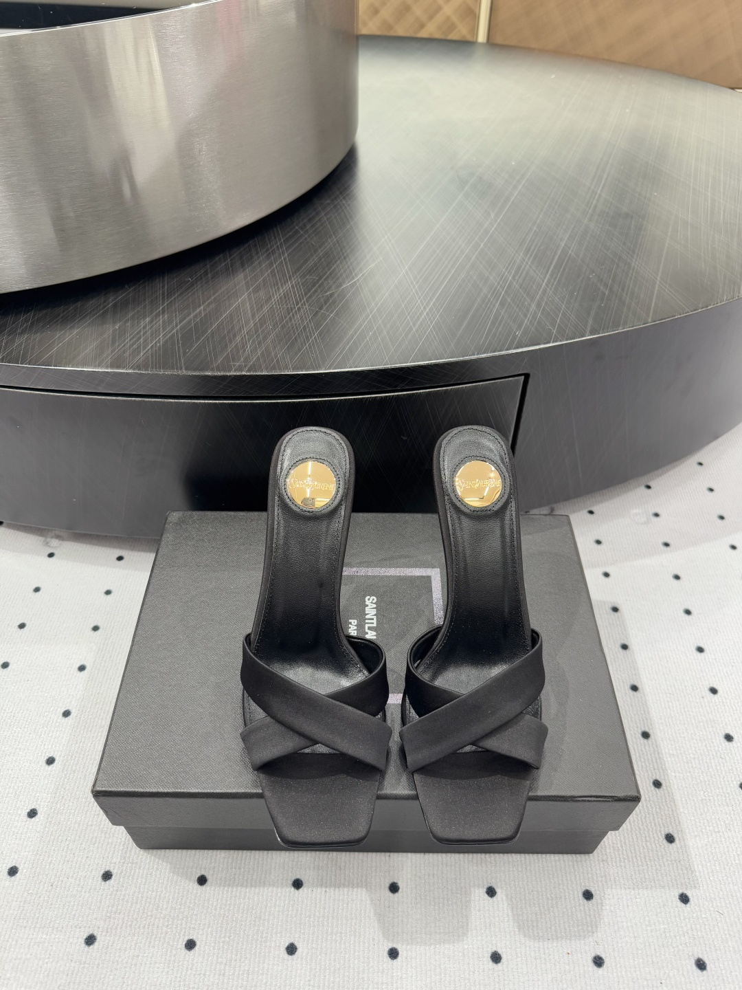 NO:248717,5 New products in early spring, fabric, silk, inner, sheepskin, sole, cowhide, elegant style, create a different feeling, heel height 10 7 cm, counter packaging, simple and elegant style!  show bdetails ———————————— size. ｜35-39 (40 41 42 customization), high heels, cowhide, sheepskin, real silk198609095 早春新品 面料 真丝  内里 羊皮 鞋底 牛皮 优雅风格 创造不一样的感觉 跟高 10 7 cm 专柜包装 简约气质款式！ show bdetails ———————————— size. ｜35-39（40 41 42 定制),高跟鞋,high heels,cowhide,sheepskin,real silk,Women's Shoes