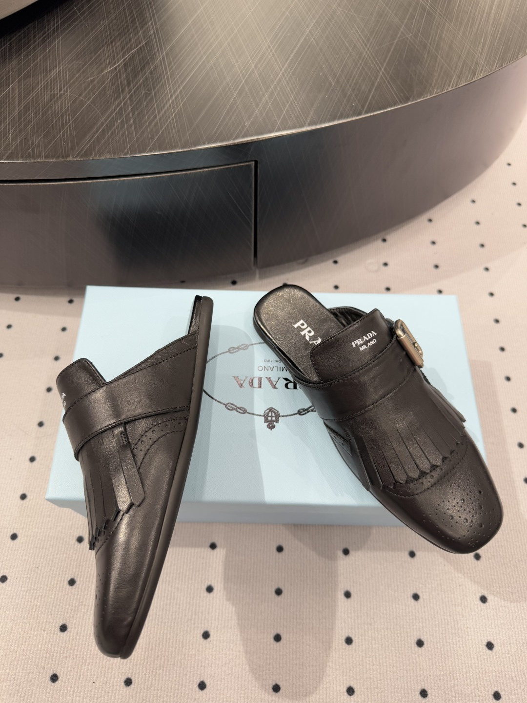 Prada 𝒑𝒓𝒂𝒅𝒂 𝟐𝟓𝑭𝒘 新品发售