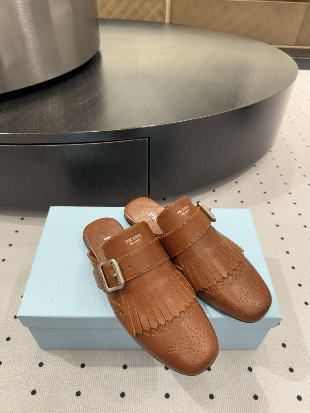 Prada 𝒑𝒓𝒂𝒅𝒂 𝟐𝟓𝑭𝒘 新品发售