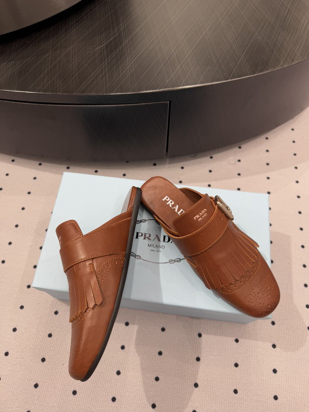 Prada 𝒑𝒓𝒂𝒅𝒂 𝟐𝟓𝑭𝒘 新品发售