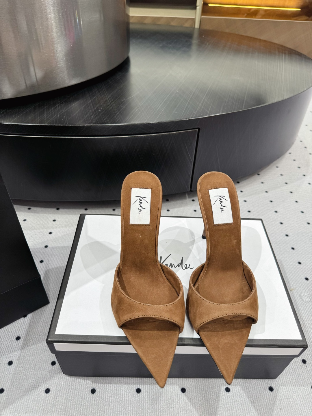 NO:422388,Original development ★Fabric Frosted Cowhide Inner Sheepskin Sole Italian Cowhide Sole Elegant Style Create a different feeling Heel height 9 cm Special packaging Simple and elegant style!  Top show bdetails in the market ———————————— ⊿size. ｜35-40 (40 41 42 customization), high heels, high heels, cowhide, sheepskin19860909原版开发 ★面料 磨砂牛皮 内里 羊皮 鞋底 意大利牛皮底 优雅风格 创造不一样的感觉 跟高 9 cm 专柜包装 简约气质款式！ 市场顶级 show bdetails ————————————  ⊿size. ｜35-40（40 41 42定制）,高跟鞋,high heels,cowhide,sheepskin,Women's Shoes