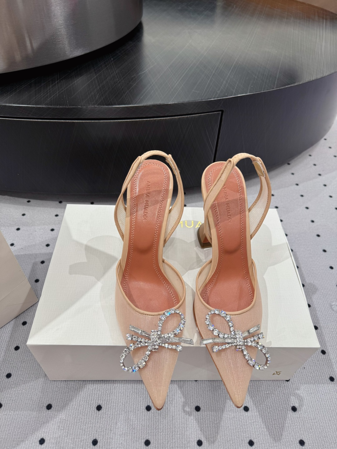 NO:422374,· Fashionable style for show, ★Fabric lace inner sheepskin sole cowhide outsole (original injection molding) Elegant style Create a different feeling Heel height 9.5 cm Special packaging Simple and elegant style!  show bdetails —————————————— ⊿size. ｜35-39 (40 41 42 customized), high heels, cowhide, sheepskin19860909· 走秀时尚款, ★面料 蕾丝 内里 羊皮 鞋底 牛皮大底（原版注塑） 优雅风格 创造不一样的感觉 跟高 9.5 cm 专柜包装 简约气质款式！ show bdetails ————————————  ⊿size. ｜35-39（40 41 42 定制）,高跟鞋,high heels,cowhide,sheepskin,Women's Shoes