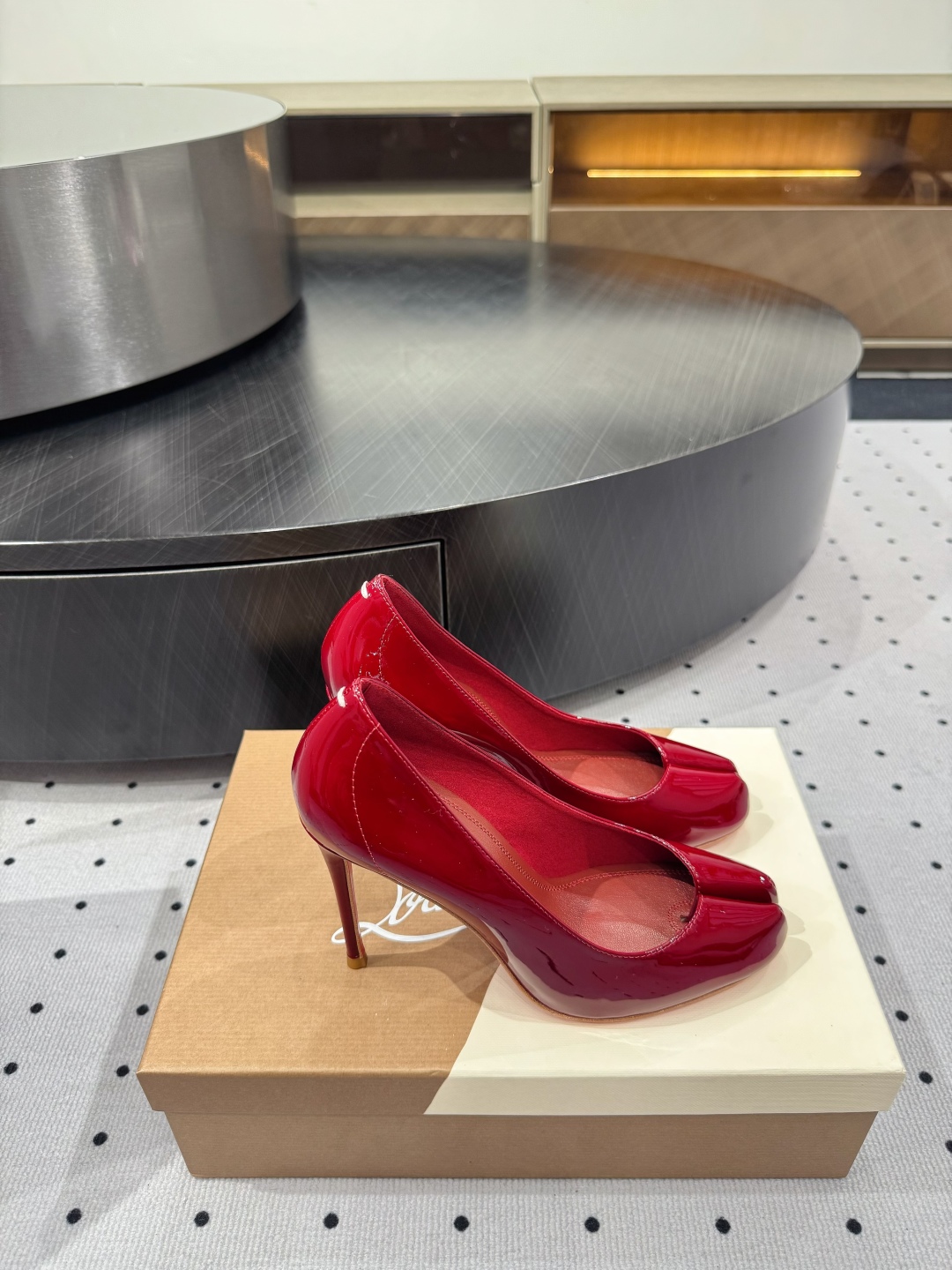 Christian Louboutin x Maison Margiela Red Patent Leather Heels 9 cmp i1745686767477 9073 0 7