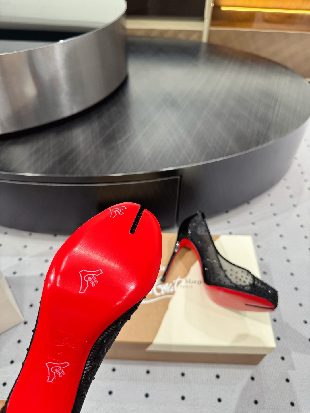 Christian Louboutin 25FW Mesh Pointed High Heels in Black Patent Leather 6 cmp i1745687321806 968 0 4