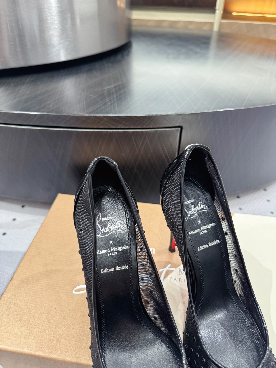 Christian Louboutin 25FW Mesh Pointed High Heels in Black Patent Leather 5 cmp i1745687324023 3600 0 2