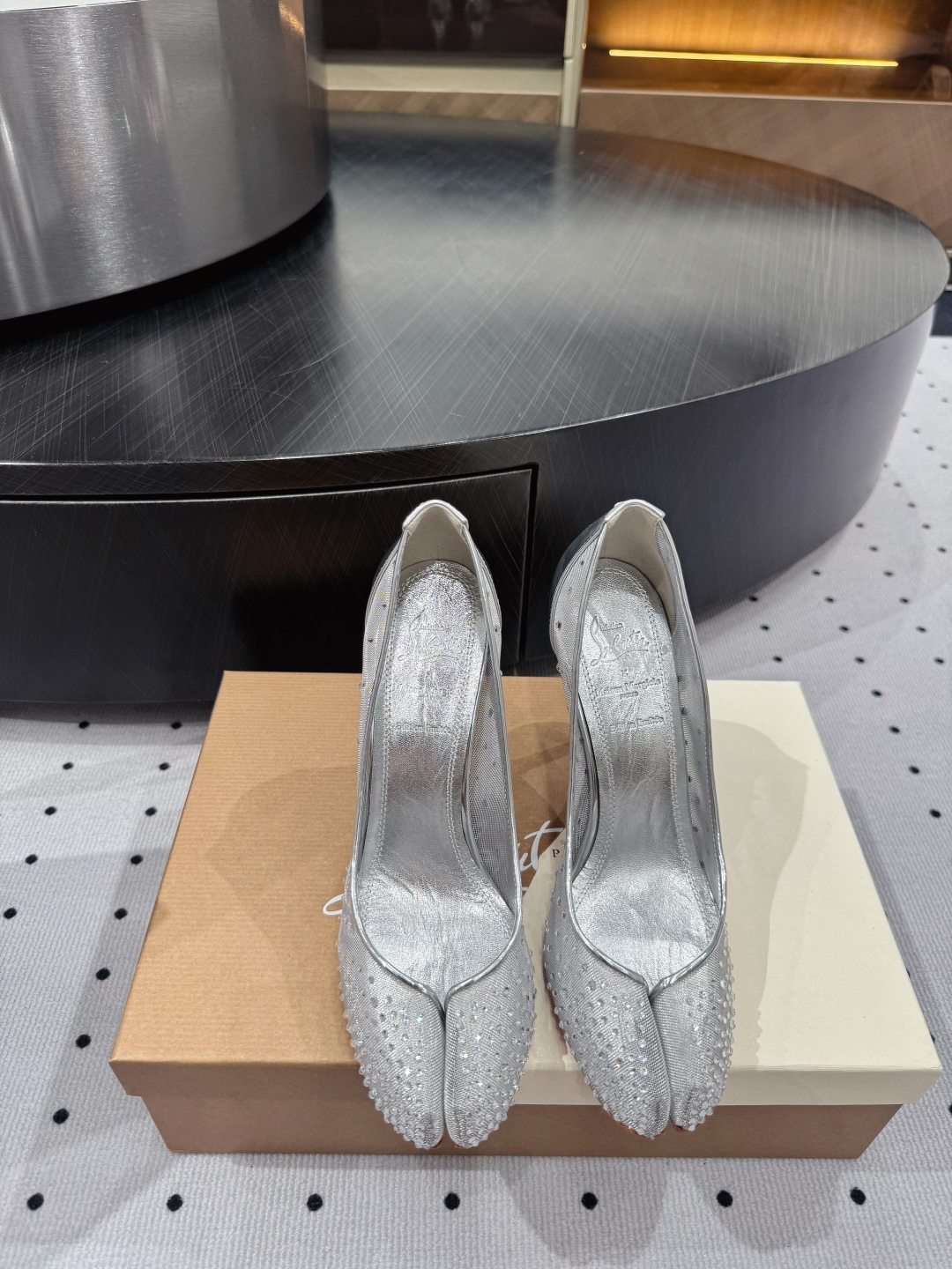 Christian Louboutin Silver Mesh High Heels - Elegant Style, Red Sole 3 cmp i1745687386940 4004 0 0