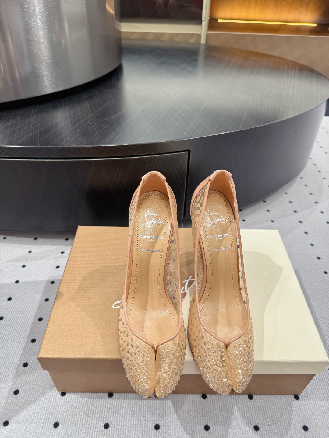 Christian Louboutin x Margiela 25FW Leather Pointed High Heel Pumps 3 cmp i1745687444023 1438 0 0